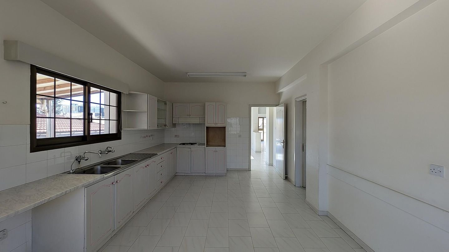 Spacious Detached Family Home in Prime Agios Athanasios, Limassol photo 15