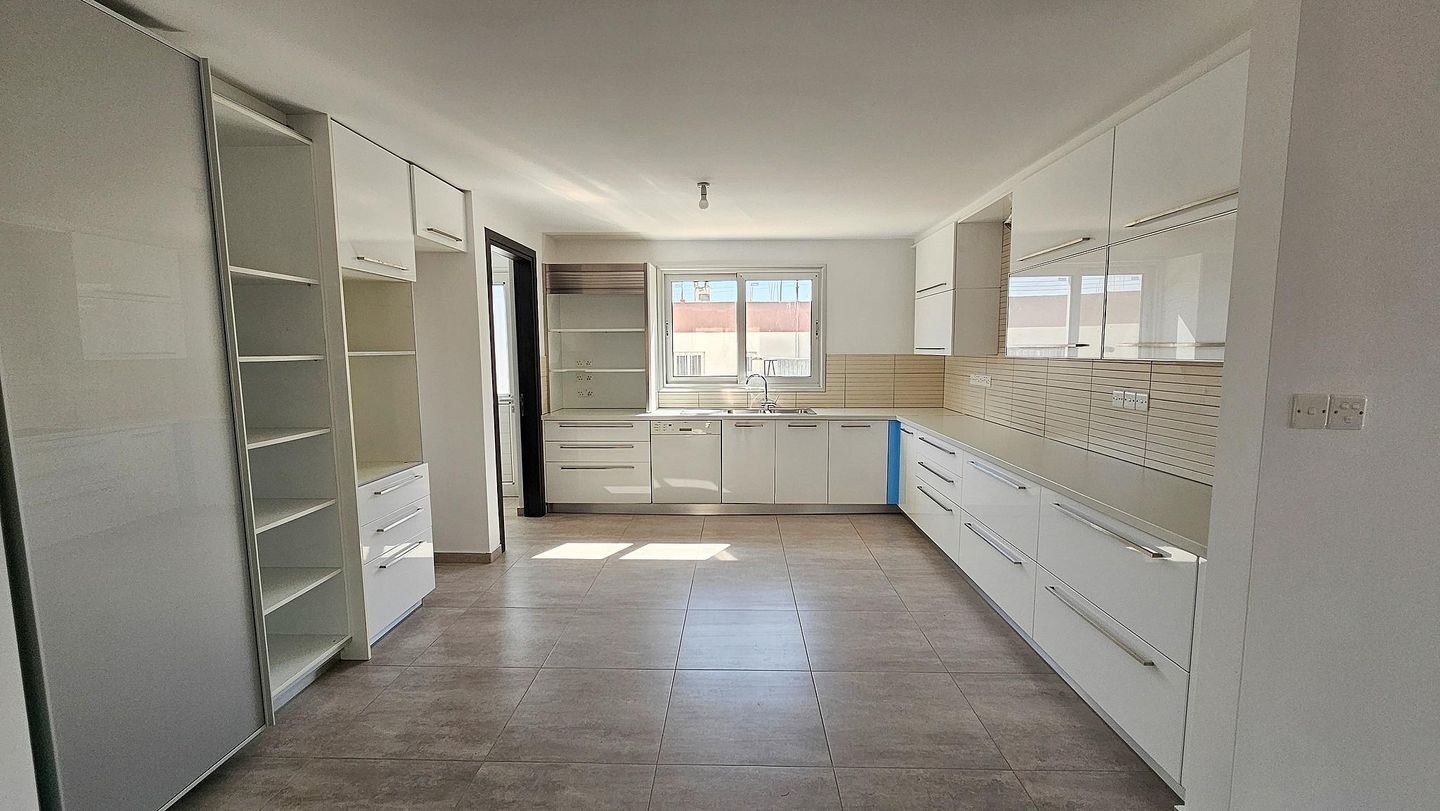 Charming Metallic-Frame Detached Home with Attic – Peristerona, Nicosia photo 11