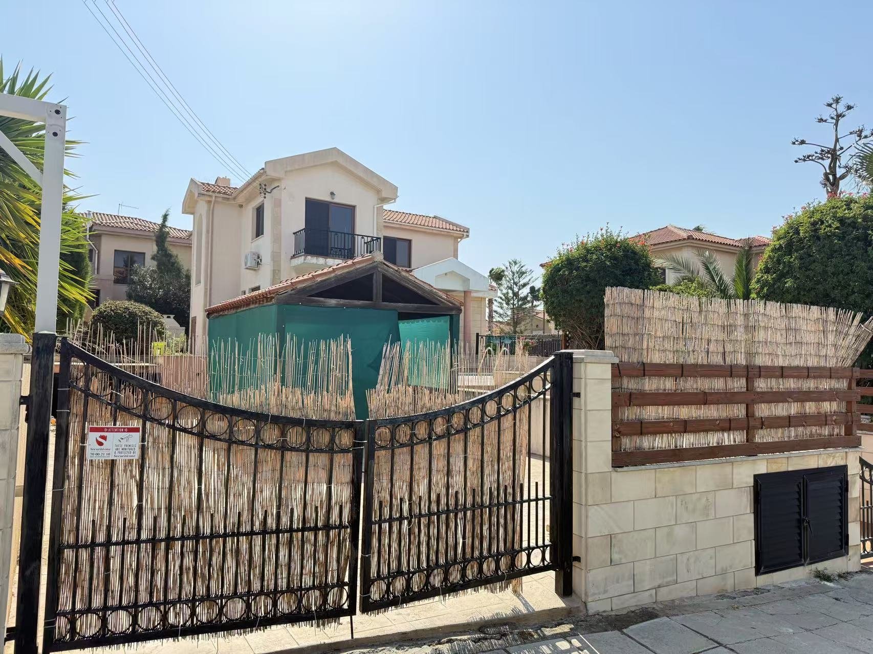 4 BR Villa in Mouttagiaka, Limassol photo 18