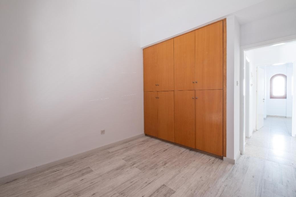 4 bedroom house in Latsia, Nicosia photo 8