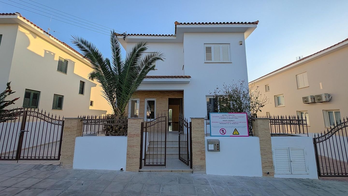 Elegant 4-Bedroom Home with Private Pool in Archangelos/Anthoupoli, Nicosia photo 2