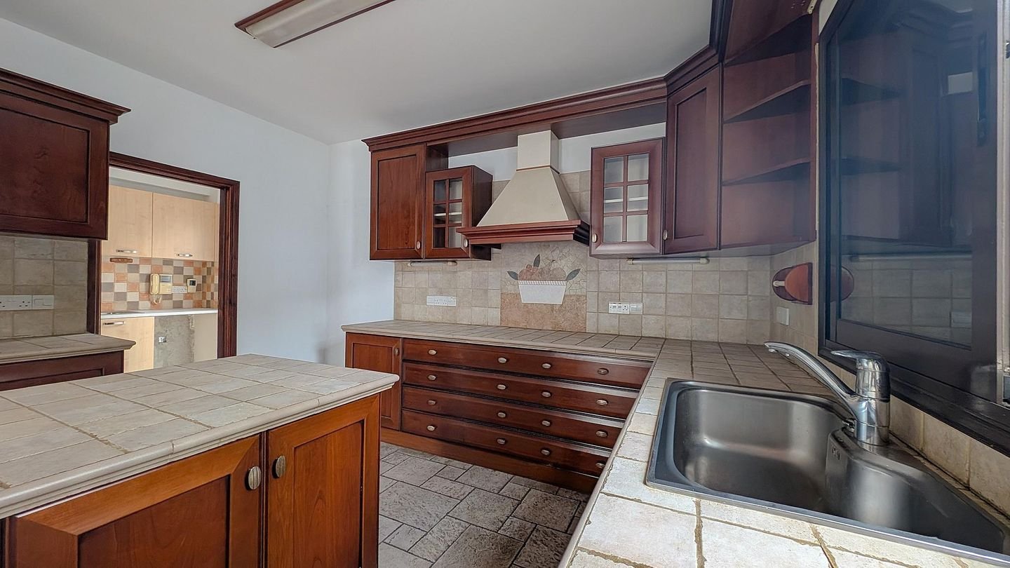 Elegant 3-bedroom semi-detached house in Engomi, Nicosia photo 16