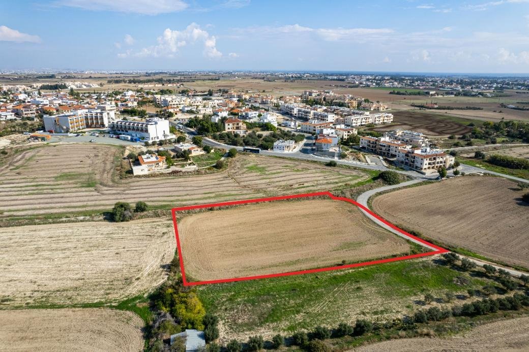 Residential field in Tersefanou, Larnaca photo 1