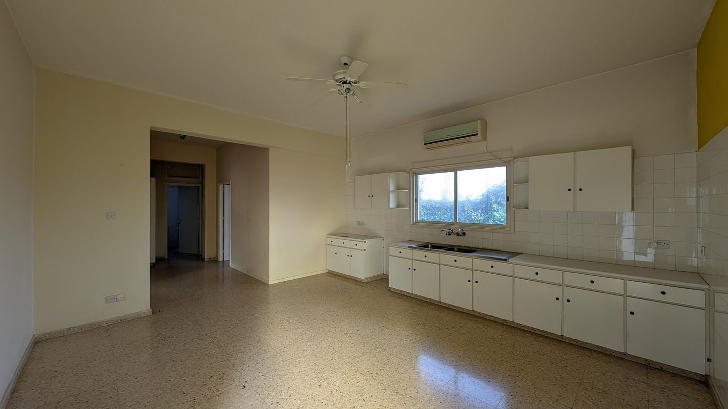 Spacious 4-Bedroom Detached House in Pera Chorio, Nicosia photo 12