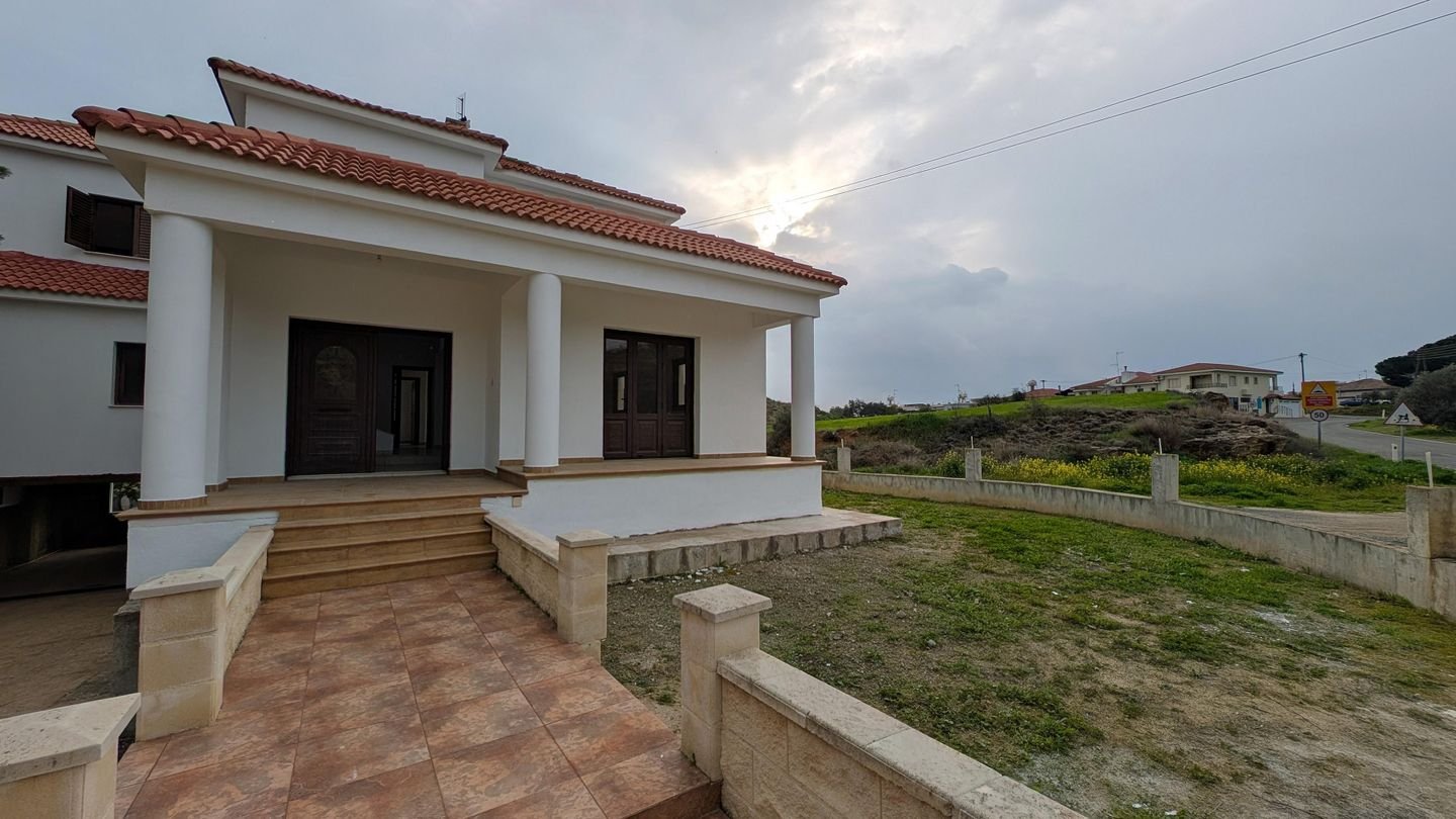 3-Bedroom Detached House with Attic in Ergates, Nicosia photo 8