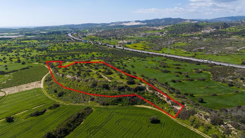 Field in Psematismenos, Larnaca photo 3