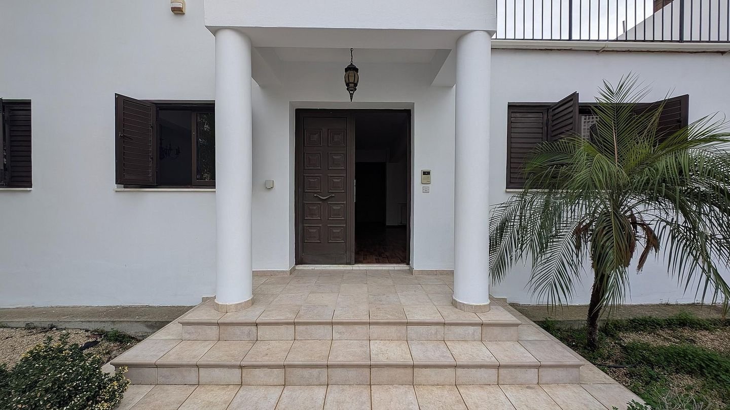 Elegant 3-bedroom semi-detached house in Engomi, Nicosia photo 7