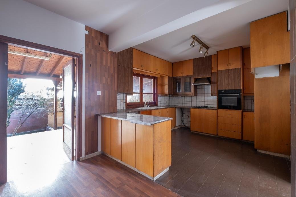 4 bedroom house in Latsia, Nicosia photo 12