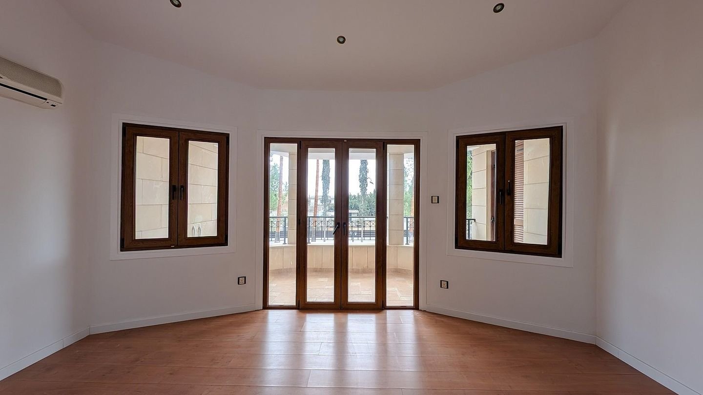 Luxurious Mansion in Agios Georgios, Latsia, Nicosia photo 31