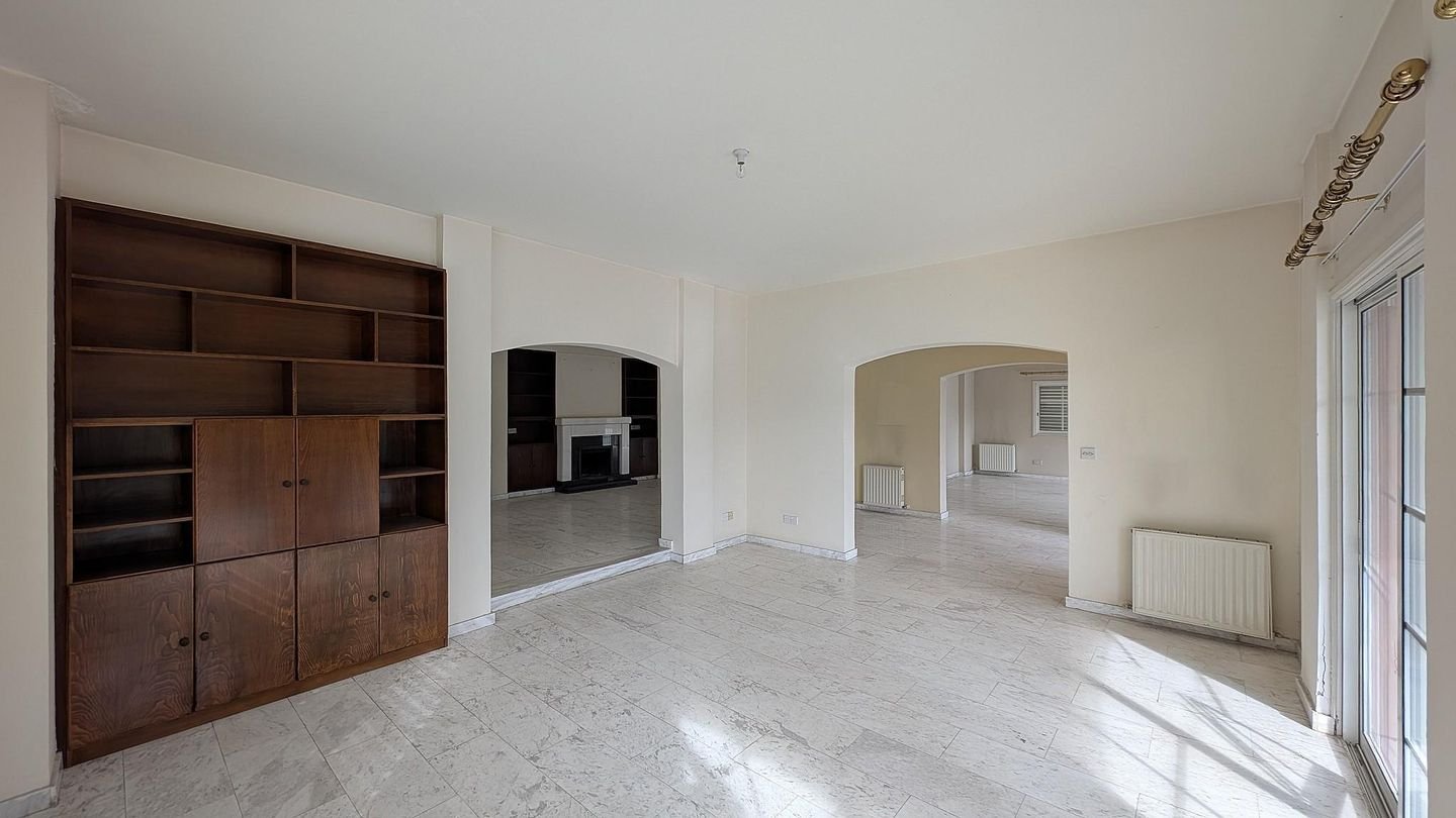 4-Bedroom Detached Villa with Pool & Loft in Egkomi, Nicosia photo 13