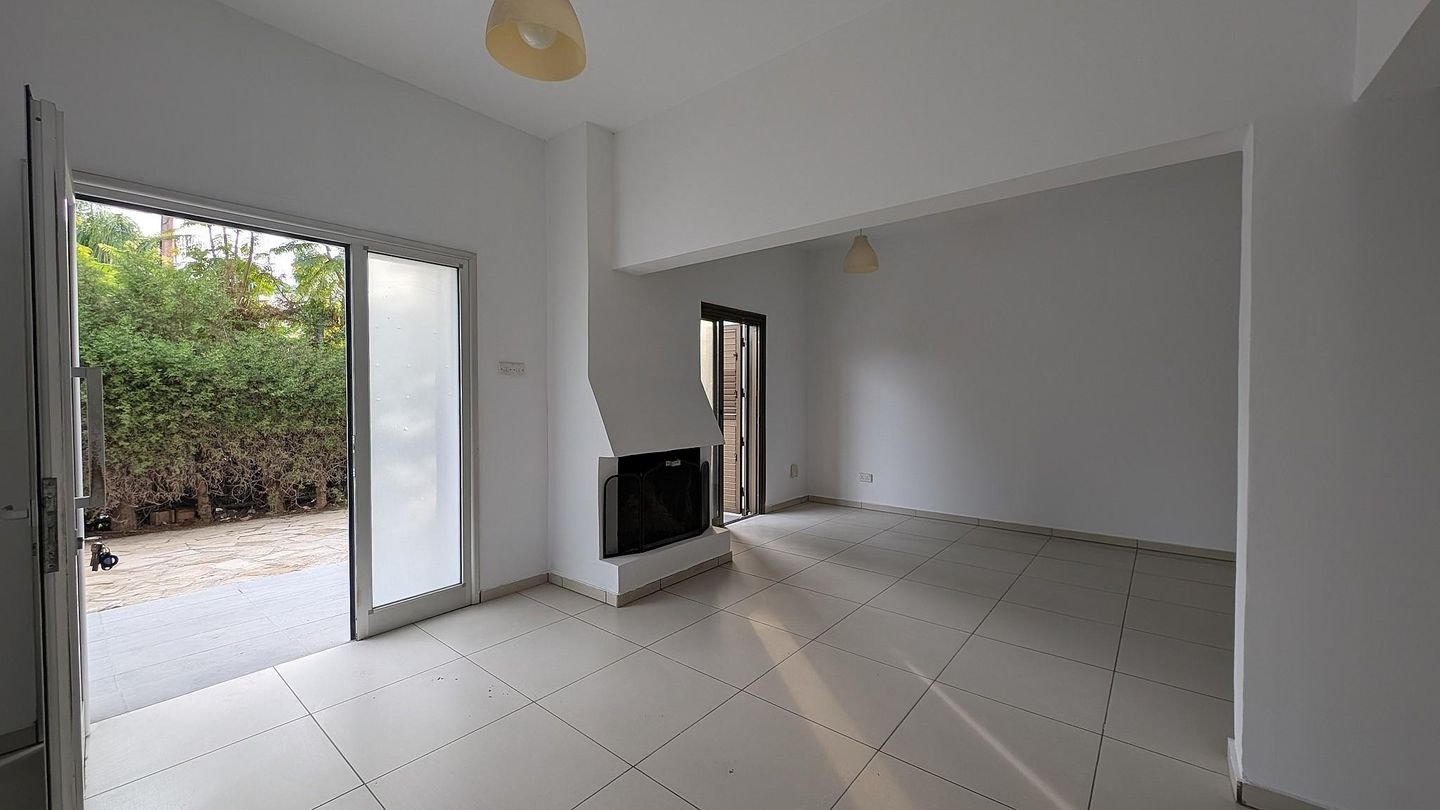 Two storey semi-detached building in Panagia, Nicosia photo 9