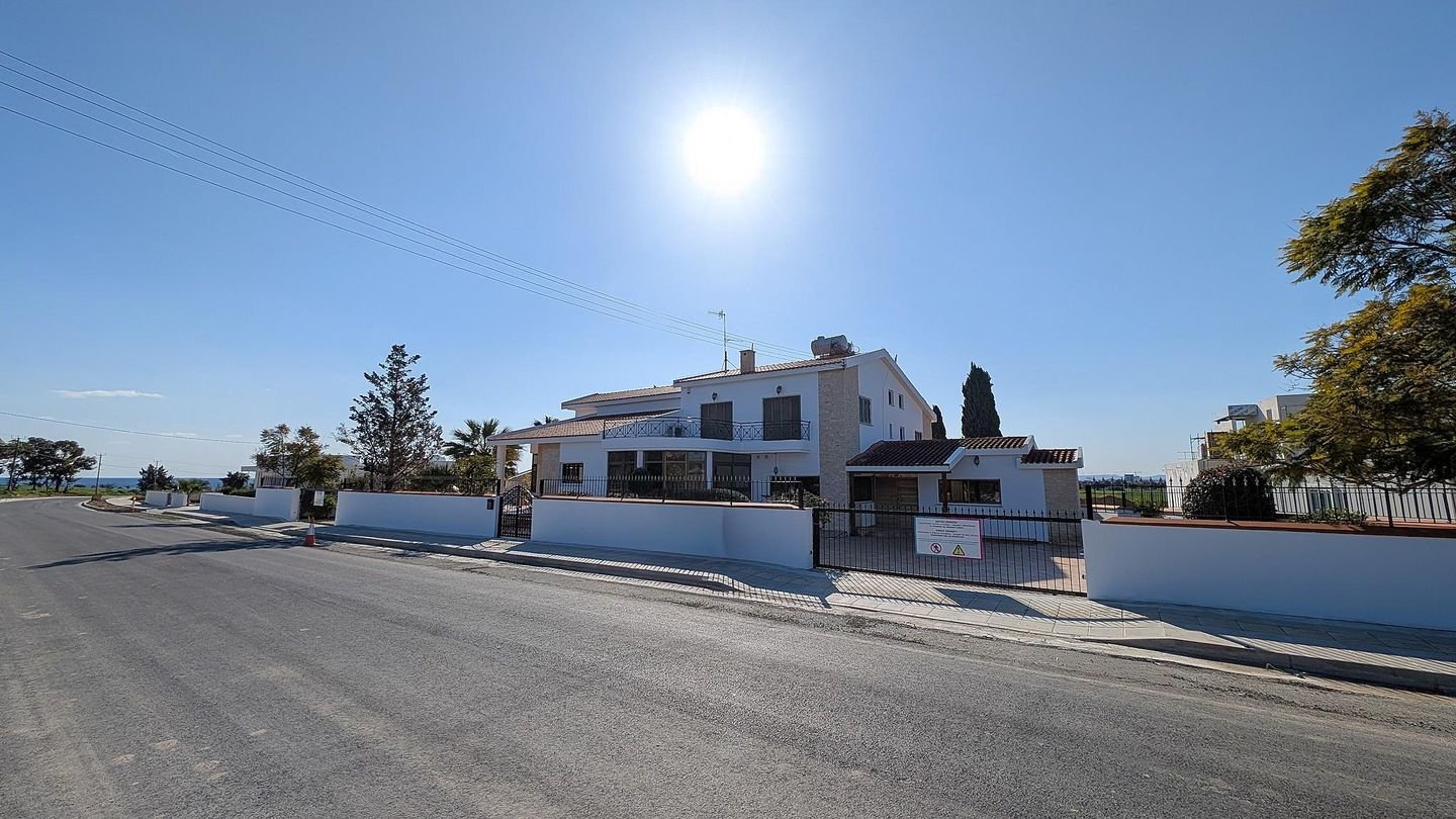 Four Bedroom Luxury Mansion with Private Pool in Pyla, Larnaca photo 6