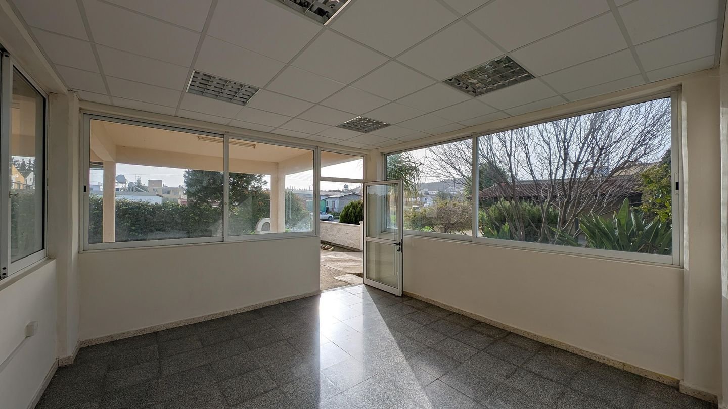 Spacious 4-Bedroom Detached House in Pera Chorio, Nicosia photo 11