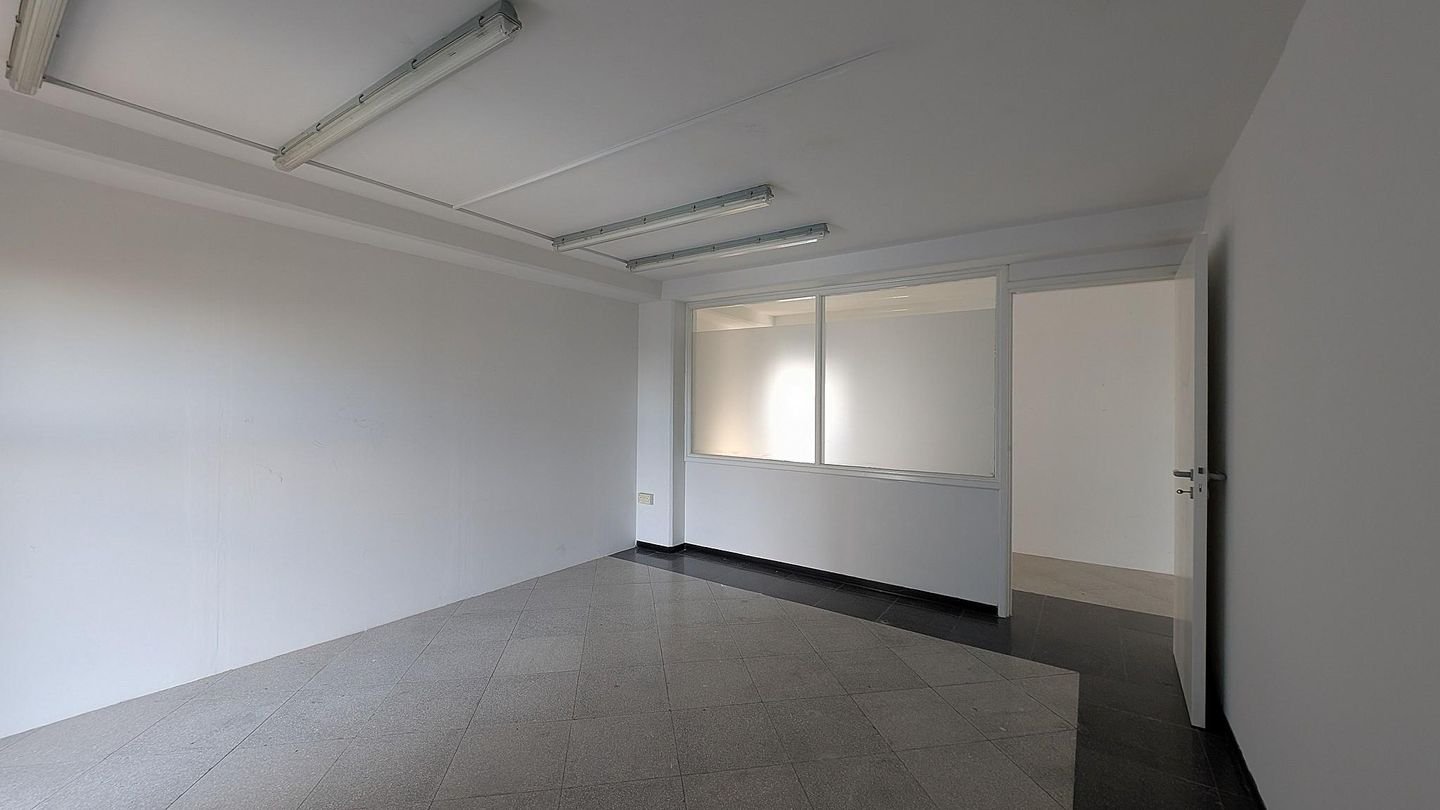 Commercial building in Kokkinotrimithia, Nicosia photo 25