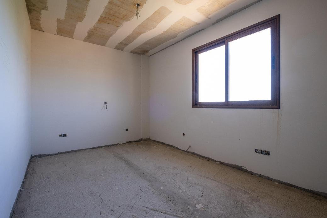 Incomplete 2 bedroom apartment in Polemidia, Limassol photo 3
