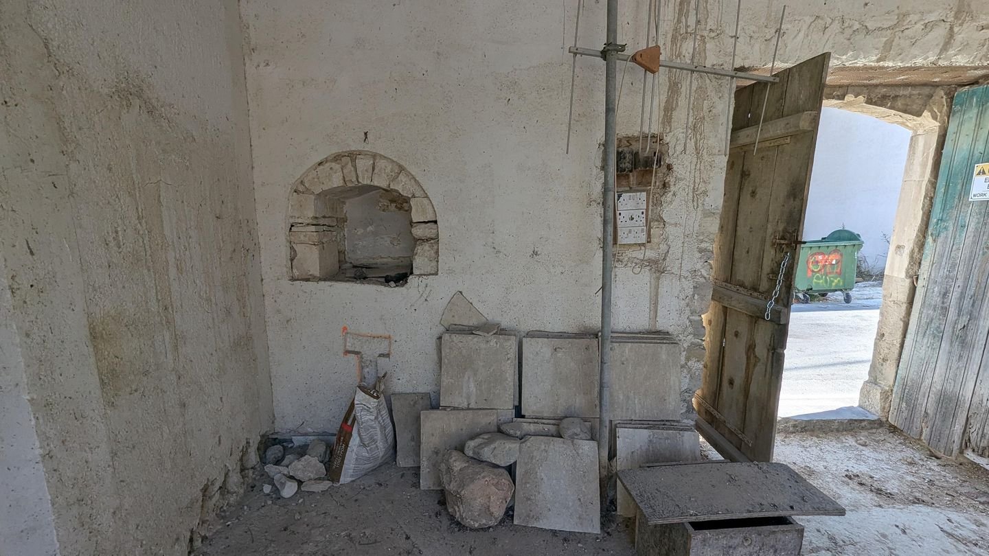 Two-storey incomplete listed house in Pera Chorio, Nicosia photo 16