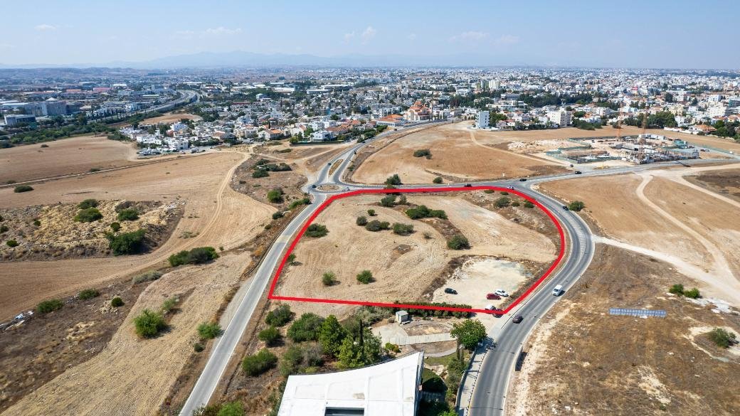 Shared field in Strovolos, Nicosia photo 3