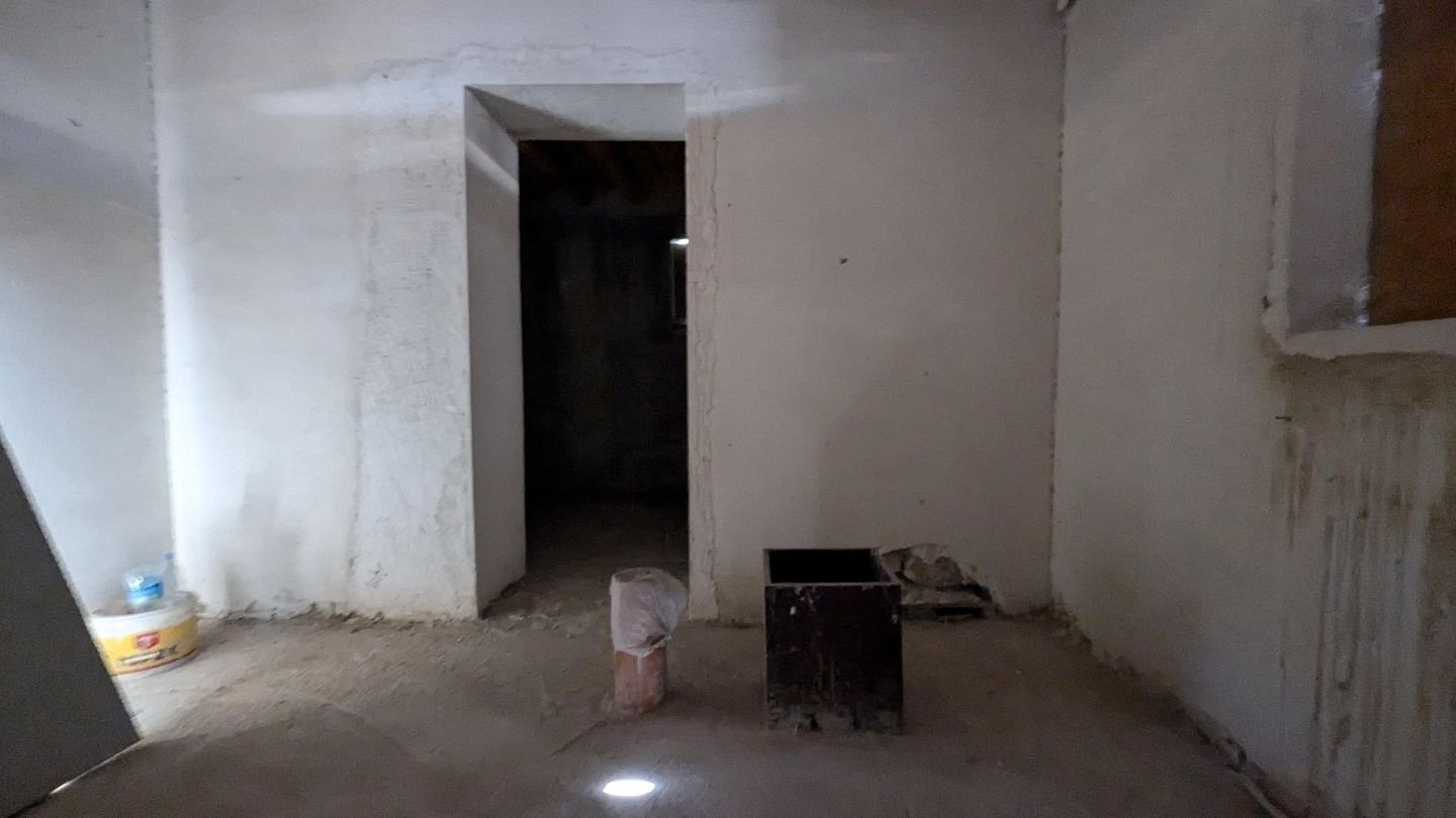 Two-storey incomplete listed house in Pera Chorio, Nicosia photo 12