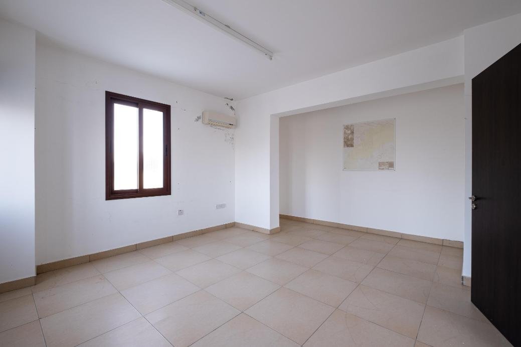 Three-storey residential building in Deneia, Nicosia photo 13