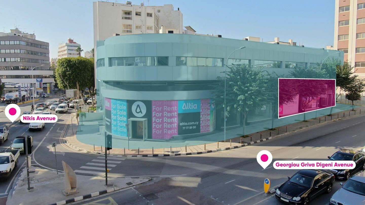 Former Café-Bar-Restaurant in Prime Central Location photo 2