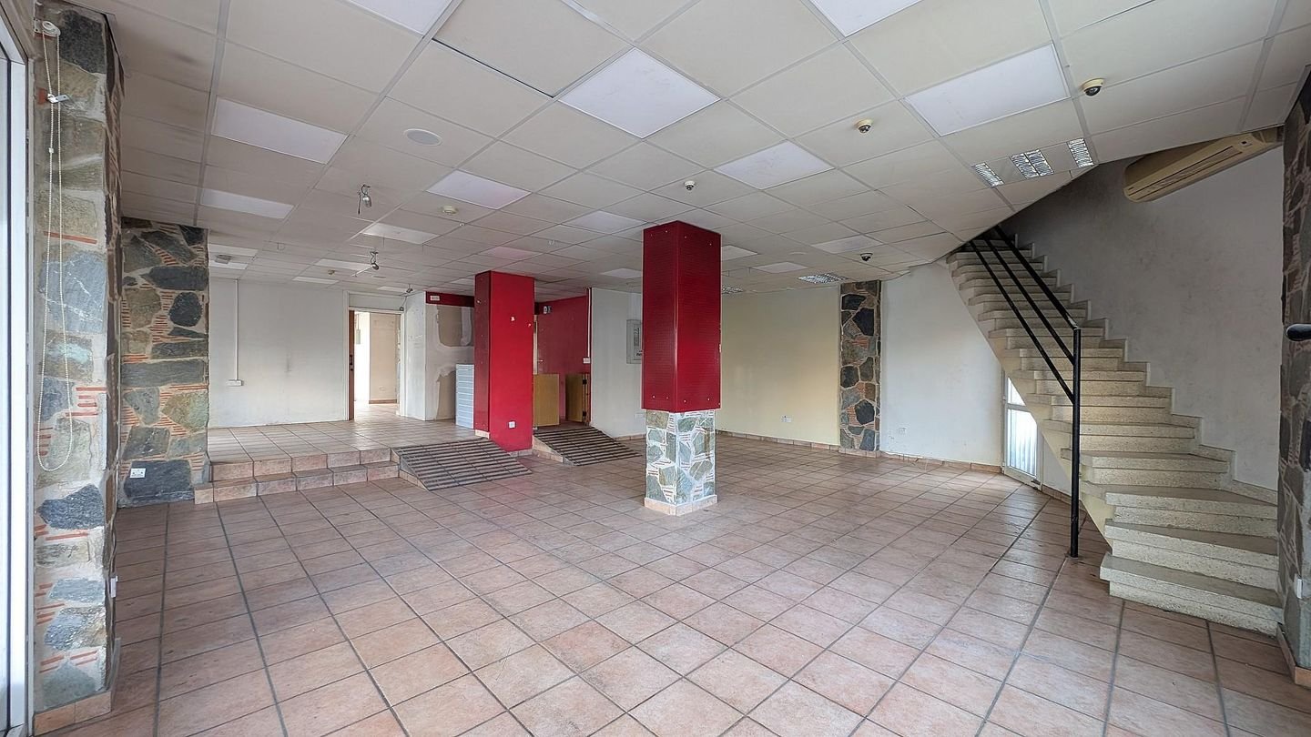 Shop with mezzanine in Agios Antonios, Nicosia photo 10