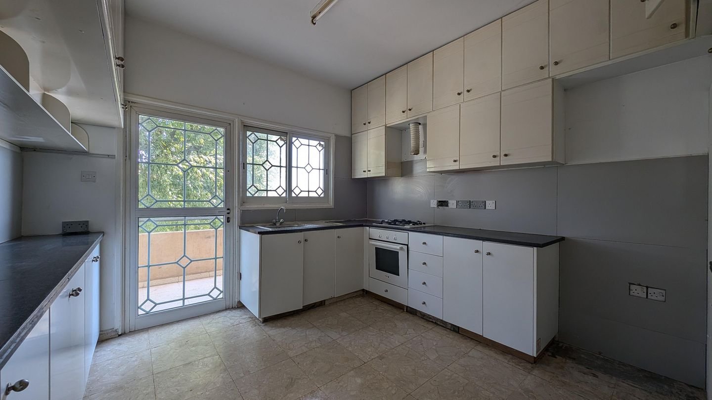 Three-storey building, located in Kaimakli, Nicosia photo 37