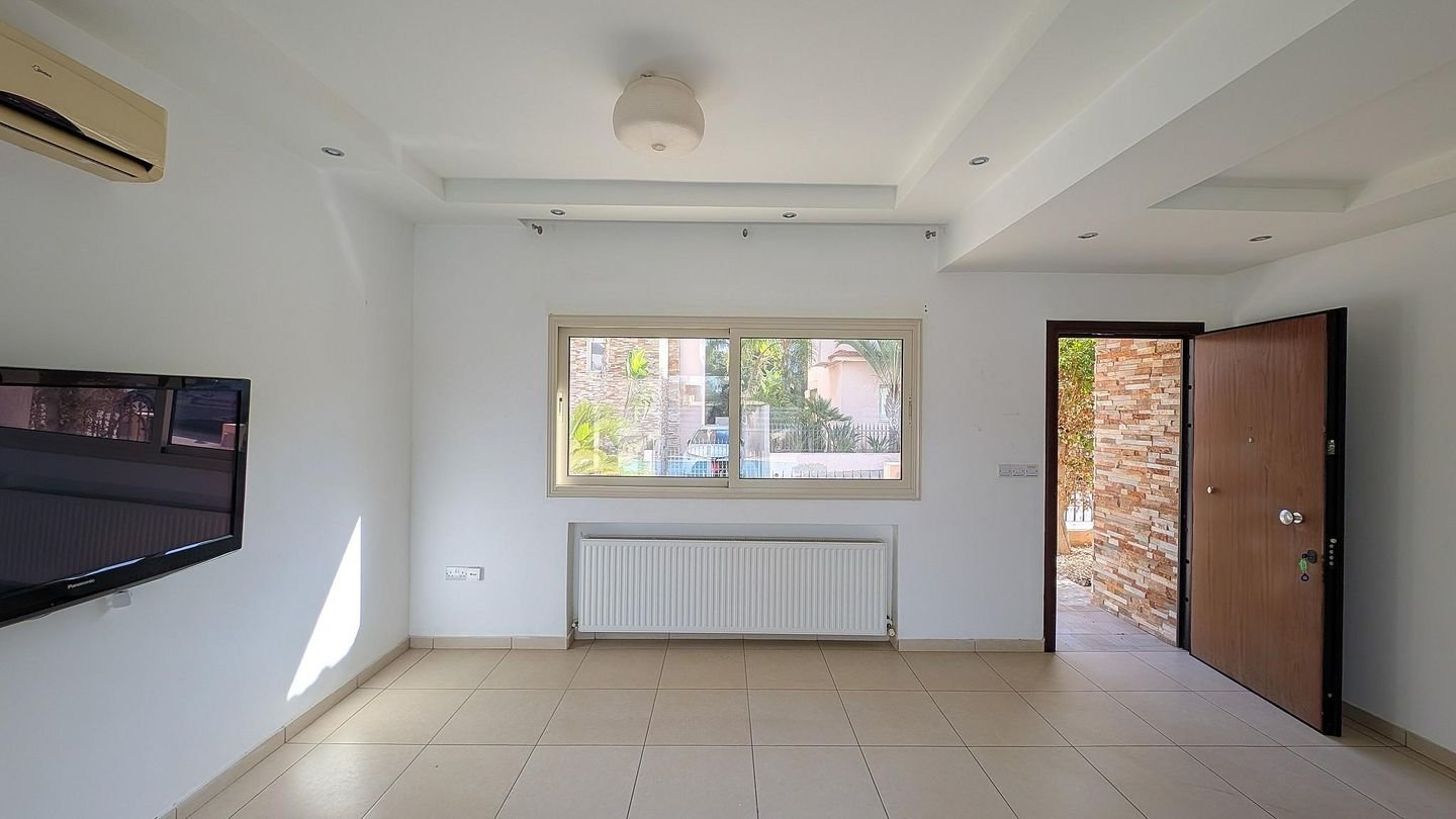 Coastal 3-Bedroom Villa with Private Pool in Paralimni, Famagusta photo 10