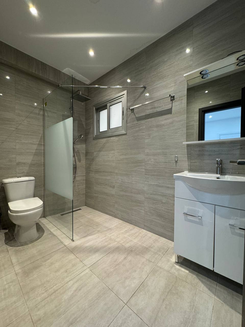 3 BR Apartment in Neapolis, Limassol photo 8