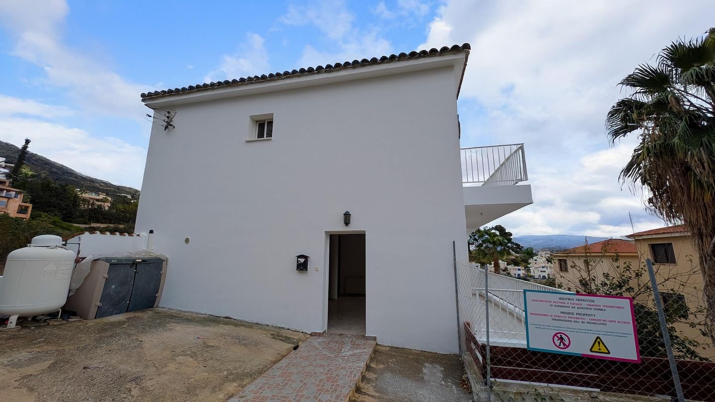 Three-Bedroom, Two Storey Semi-detached House, Tala, Paphos photo 10