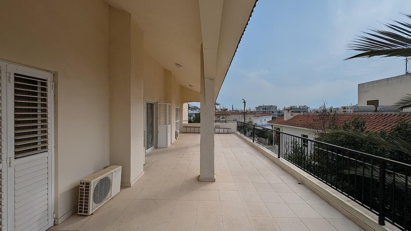 4-Bedroom Detached Villa with Pool & Loft in Egkomi, Nicosia photo 31