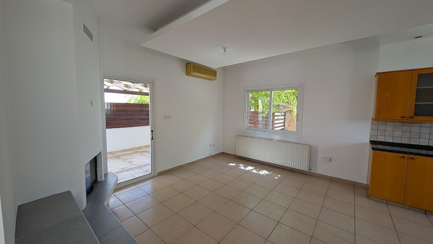 Spacious 4+1 Bedroom Detached Home with Basement Studio in Engomi photo 13