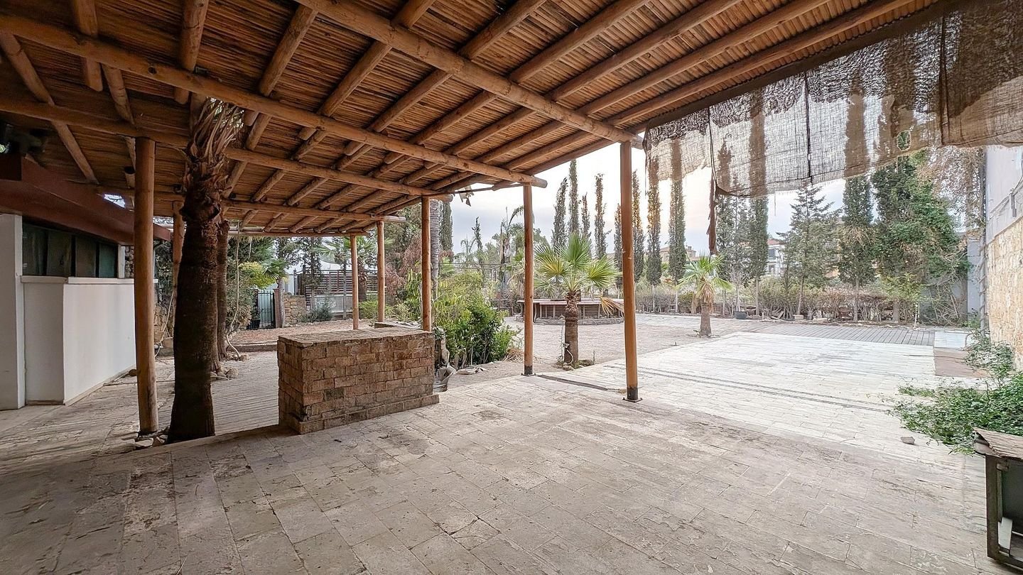 Two-storey listed building in historic old Nicosia photo 16