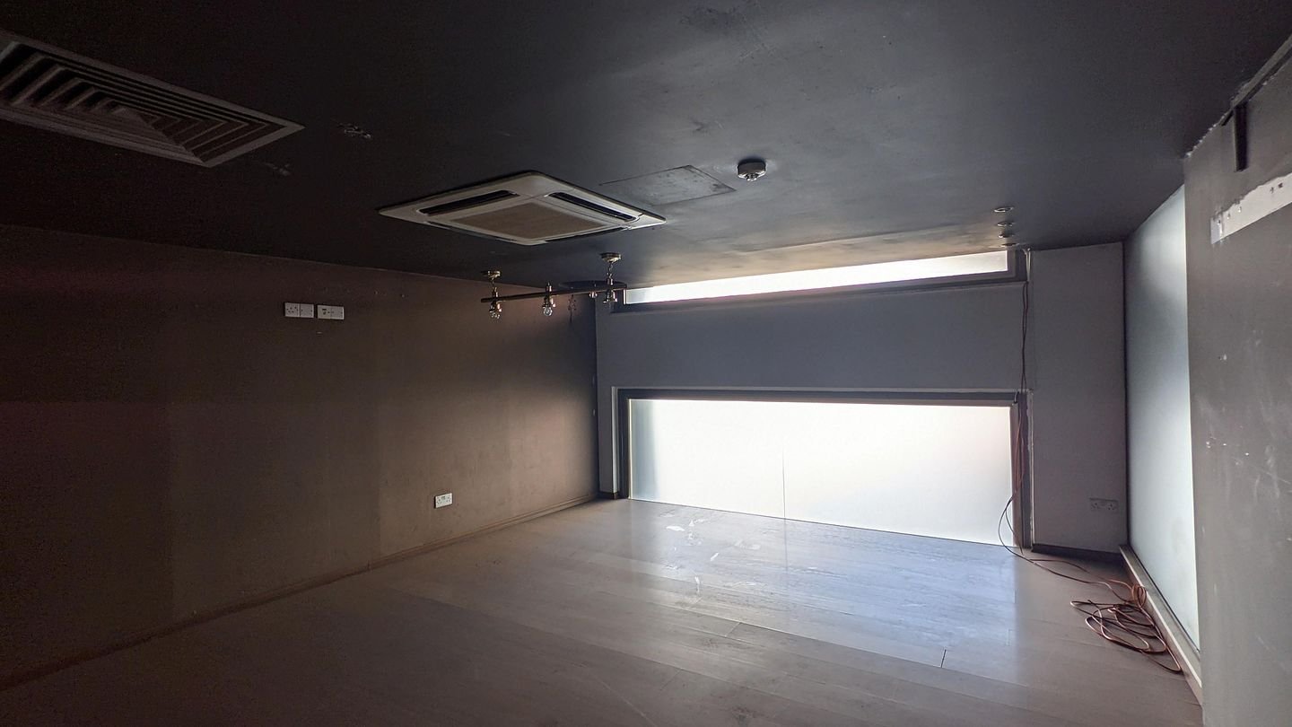 Former Café-Bar-Restaurant in Prime Central Location photo 14