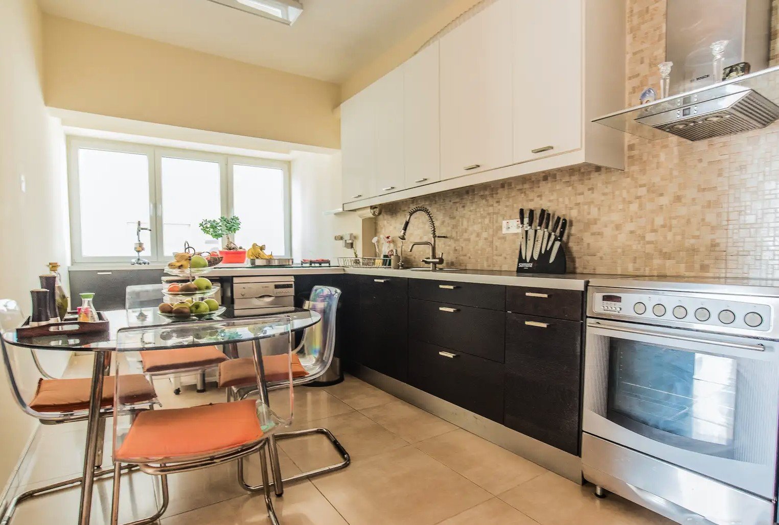 3 BR Seafront Apartment in Agios Tychonas, Limassol photo 8