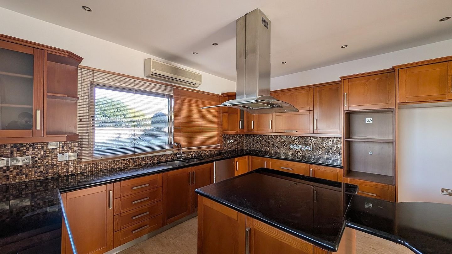 Four Bedroom Luxury Mansion with Private Pool in Pyla, Larnaca photo 25