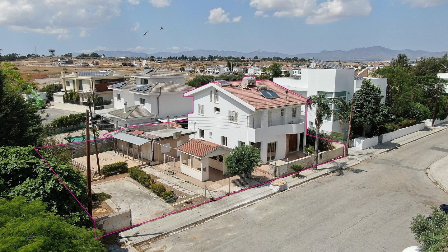 Four bedroom house with attic, in Lakatamia, Nicosia. photo 2