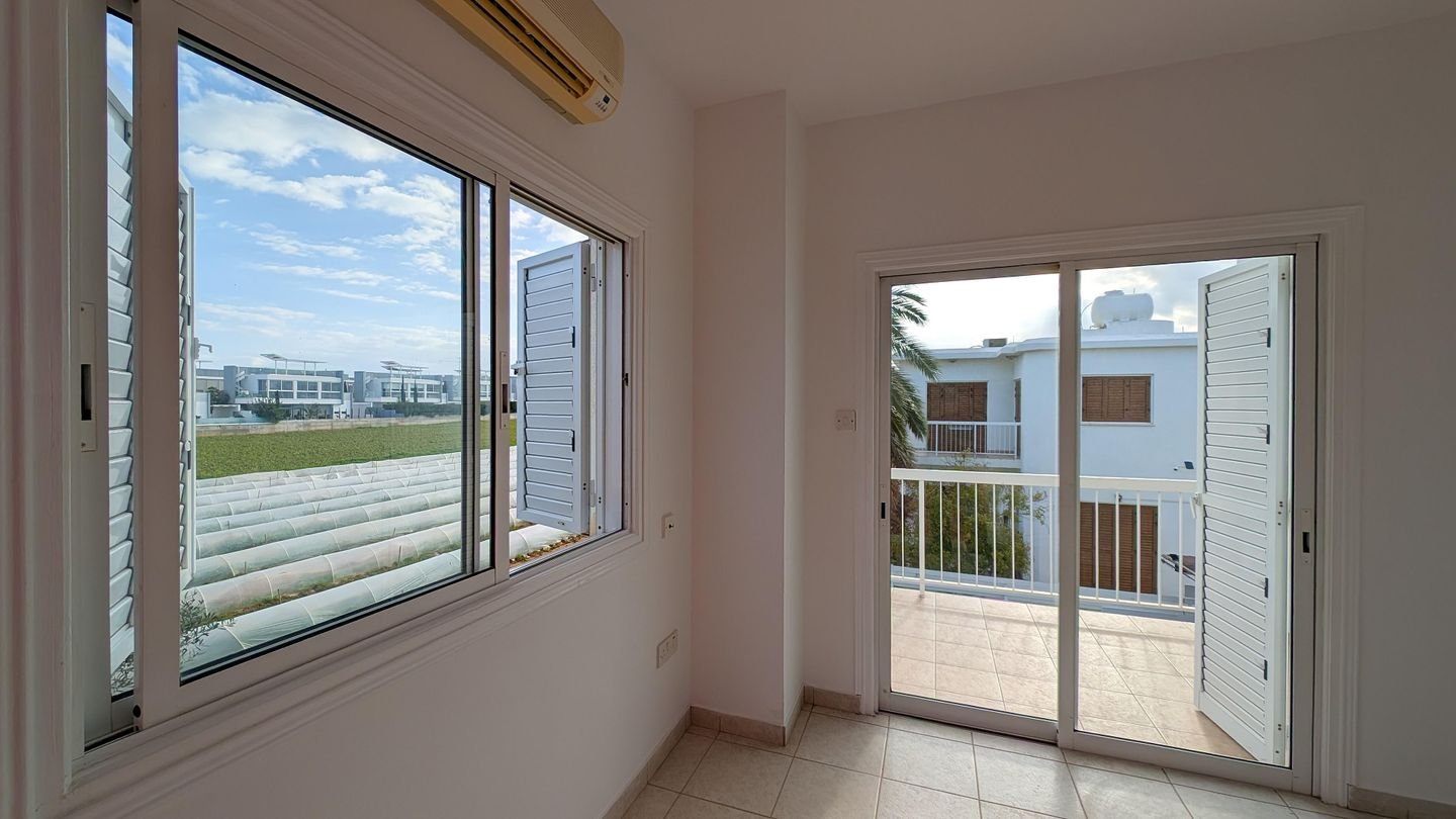 Coastal Living: 3-Bedroom House in Paralimni, Ammochostos photo 20