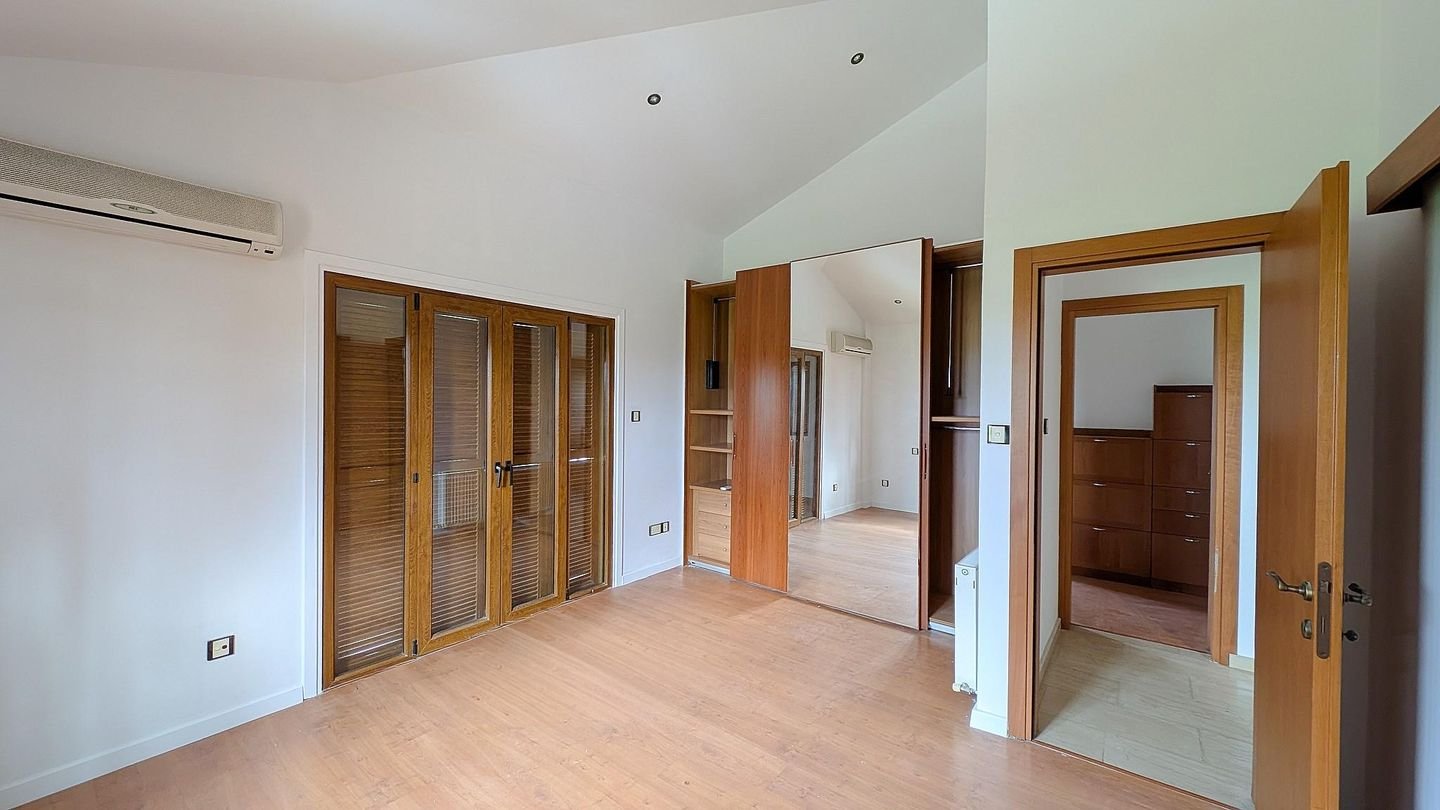 Luxurious Mansion in Agios Georgios, Latsia, Nicosia photo 40