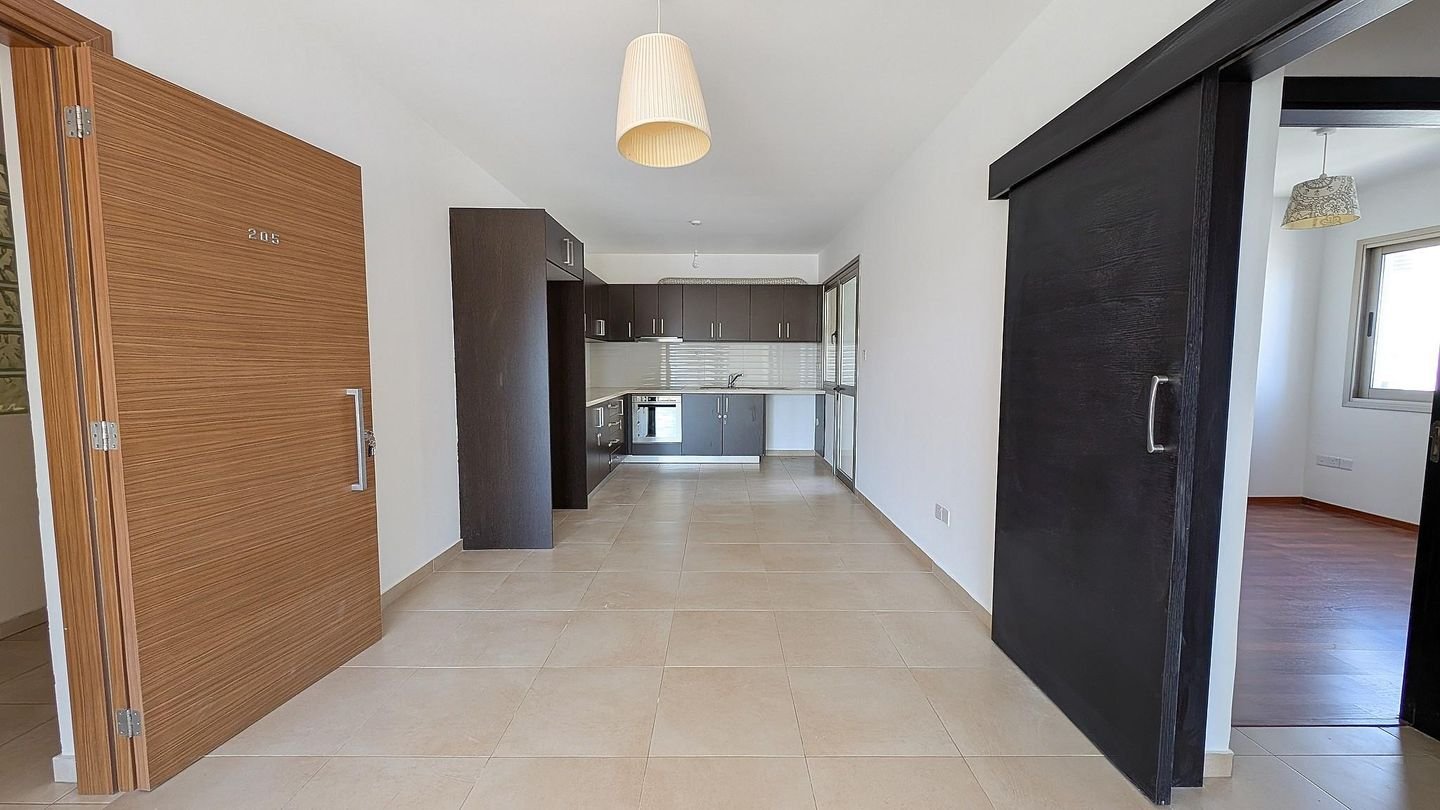 Three Bedroom Apartment in Ypsonas, Limassol photo 9