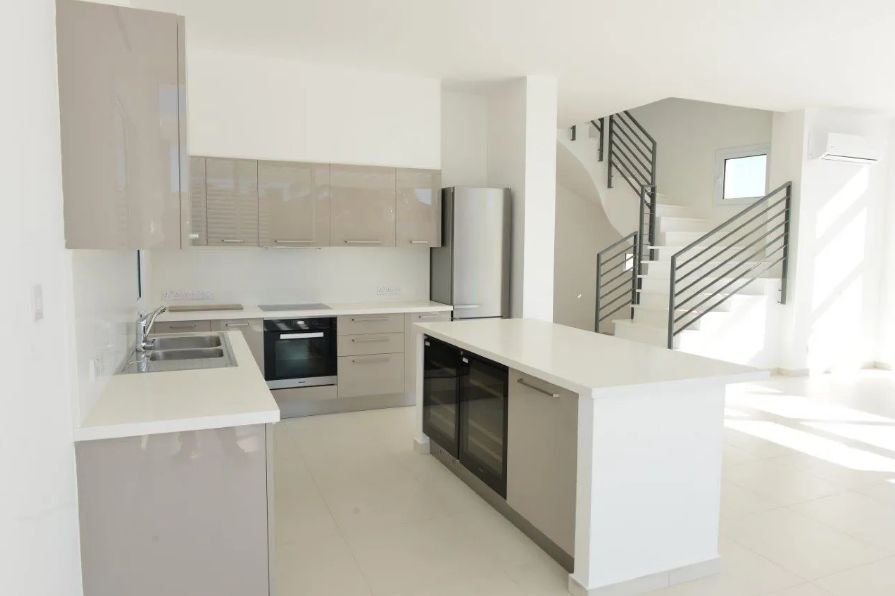 3 BR Villa in Pegeia photo 12