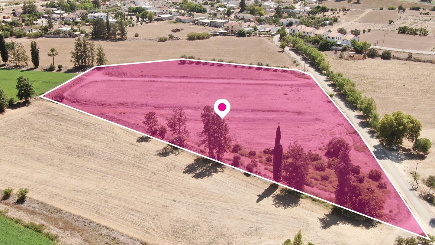 (Share) Field in Potamia, Nicosia photo 1