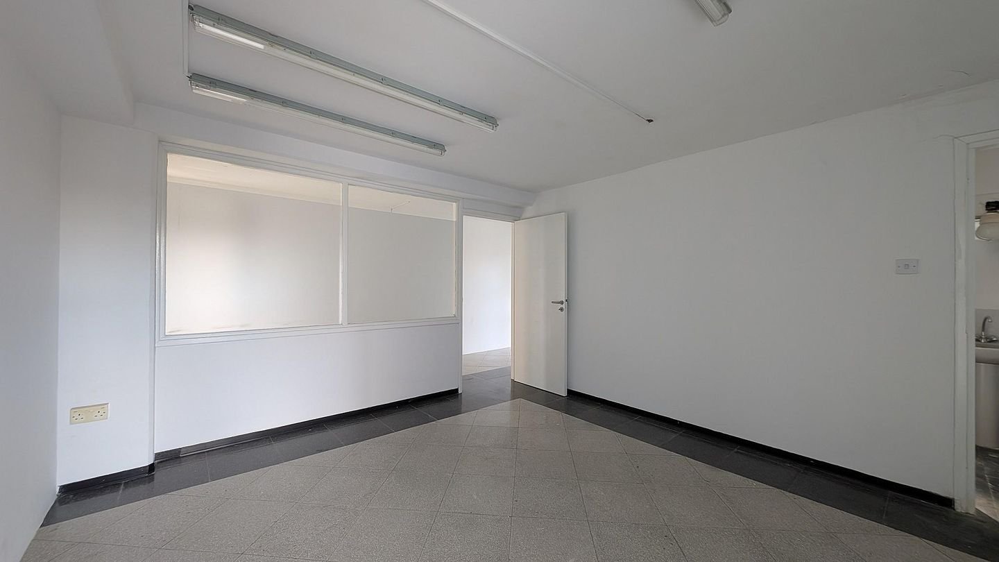 Commercial building in Kokkinotrimithia, Nicosia photo 24