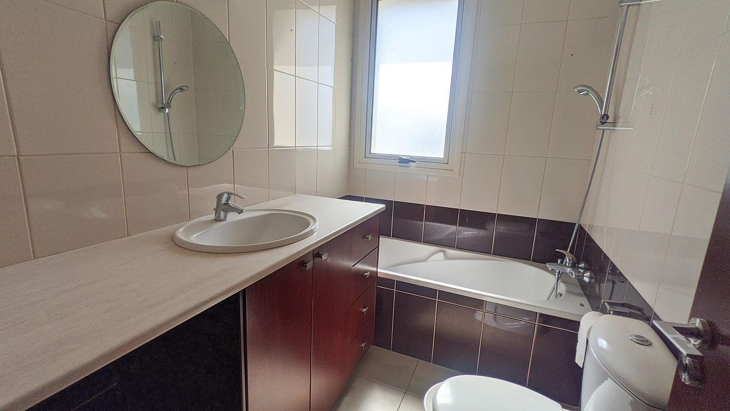 Modern 2-Bedroom Apartment, Agios Tychon, Limassol photo 9