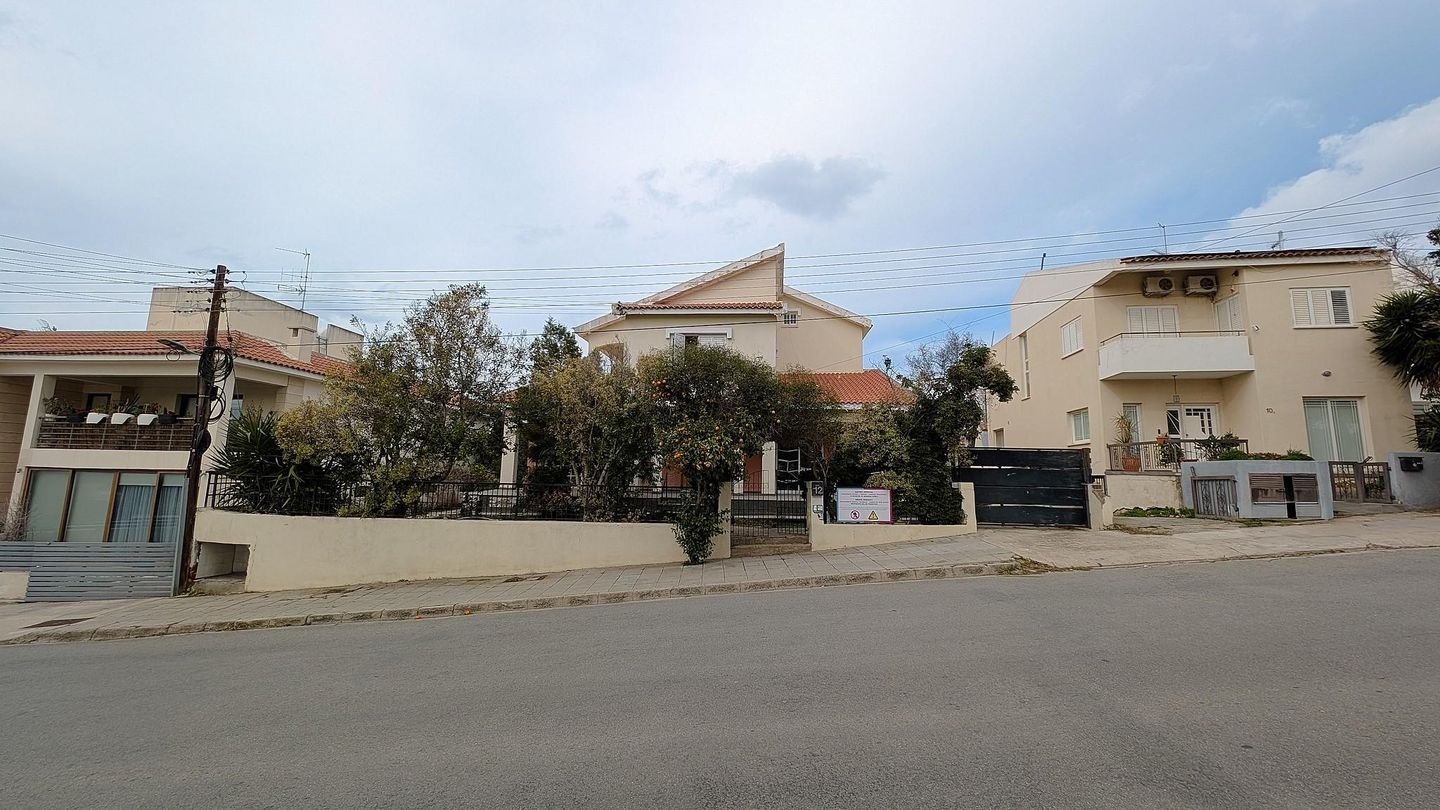 4-Bedroom Detached Villa with Pool & Loft in Egkomi, Nicosia photo 5