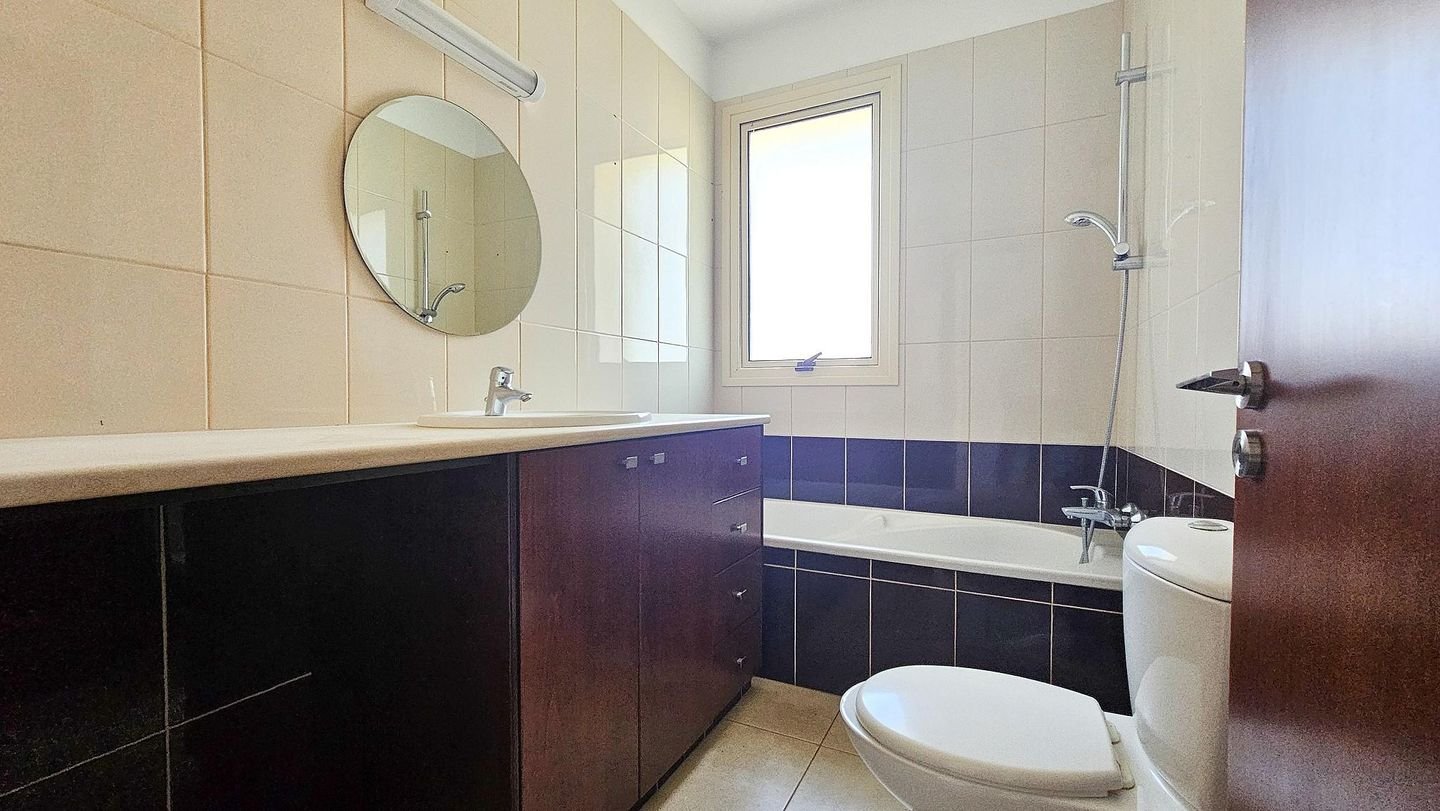 Modern 2-Bedroom Apartment, Agios Tychon, Limassol photo 11