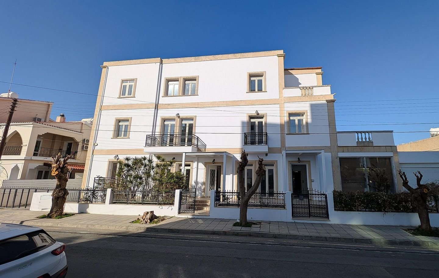 Three storey building in Agios Nikolaos, Larnaca photo 2