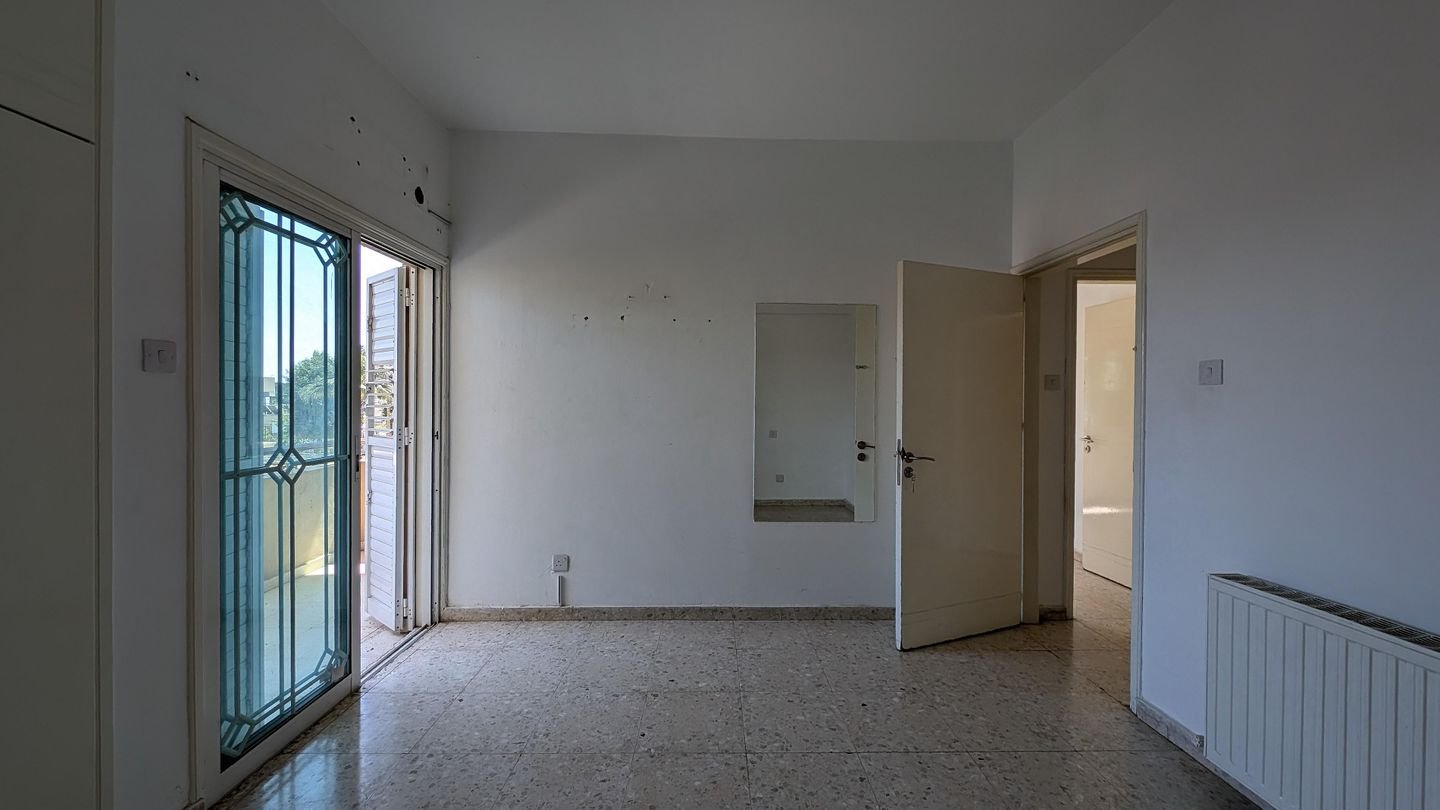 Three-storey building, located in Kaimakli, Nicosia photo 12