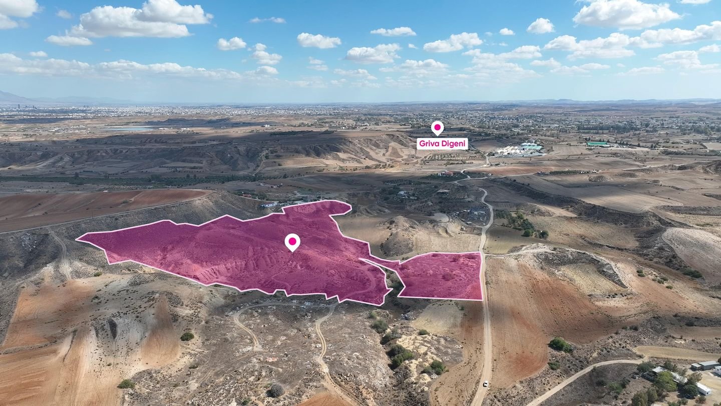 Large Agricultural field in Pano Deftera, Nicosia photo 4