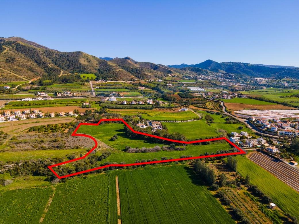 Shared touristic field in Argaka, Paphos photo 3