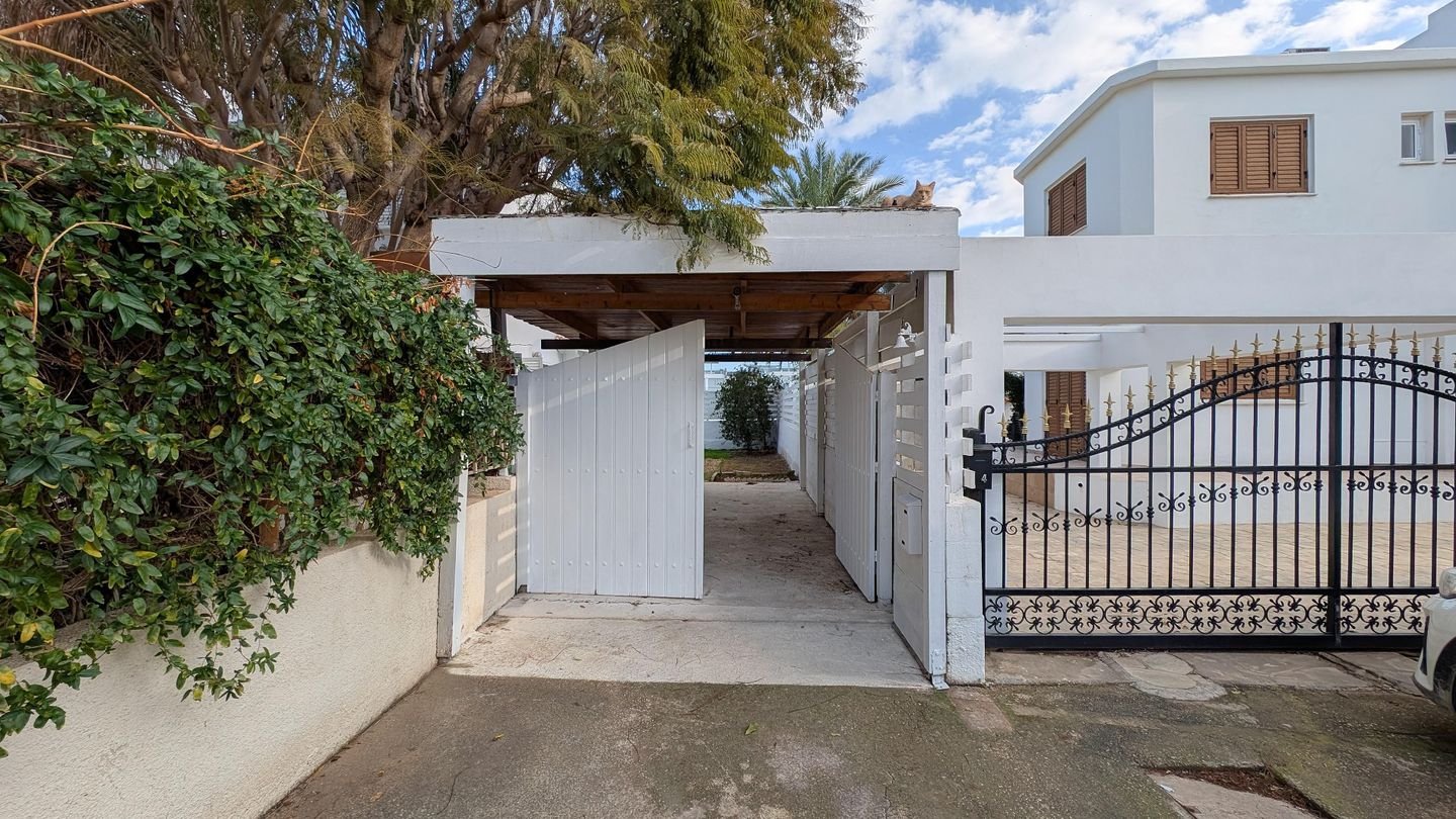 Coastal Living: 3-Bedroom House in Paralimni, Ammochostos photo 5